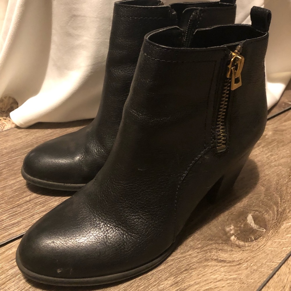 Size 8. Black booties.